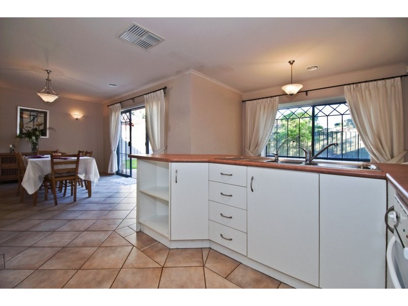 77 Dorrien Avenue, Woodcroft SA 5162