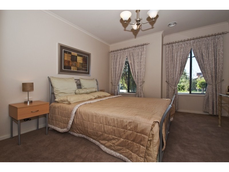 77 Dorrien Avenue, Woodcroft SA 5162