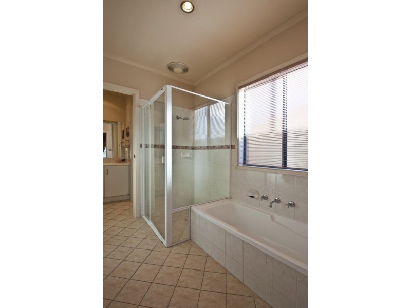 77 Dorrien Avenue, Woodcroft SA 5162