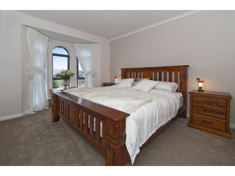 12 Brooklyn Drive, Hallett Cove SA 5158