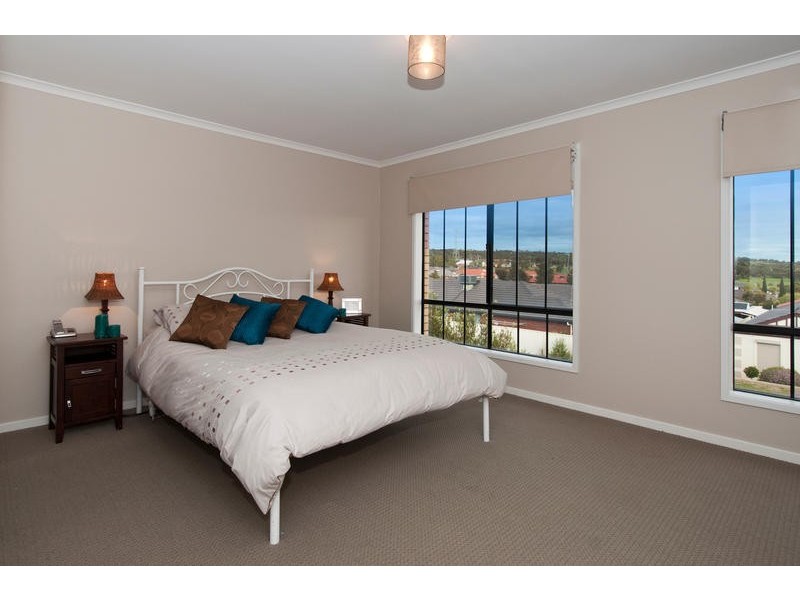 10 Autumn Court, Woodcroft SA 5162