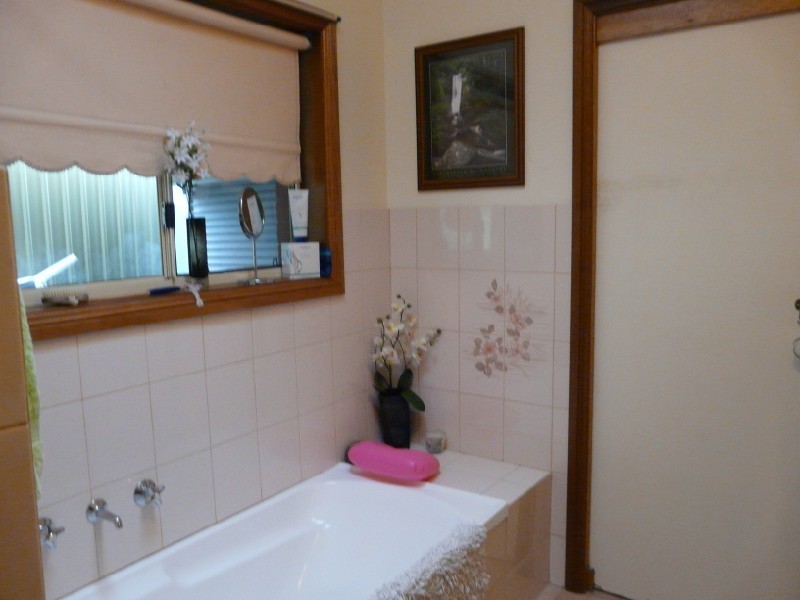 16 Luderitz Close, Hallett Cove SA 5158