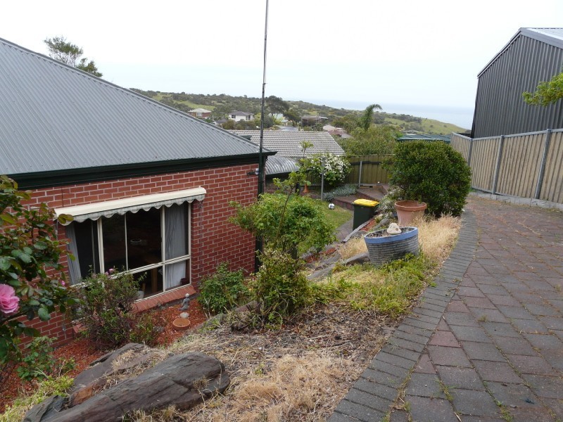 16 Luderitz Close, Hallett Cove SA 5158