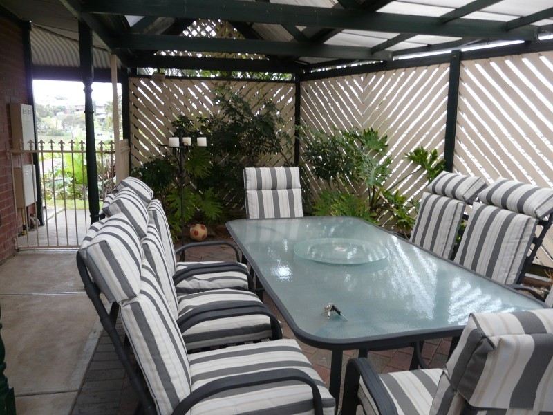 16 Luderitz Close, Hallett Cove SA 5158