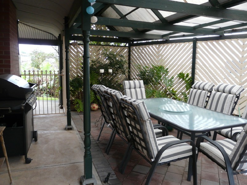 16 Luderitz Close, Hallett Cove SA 5158