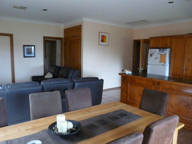 16 Luderitz Close, Hallett Cove SA 5158