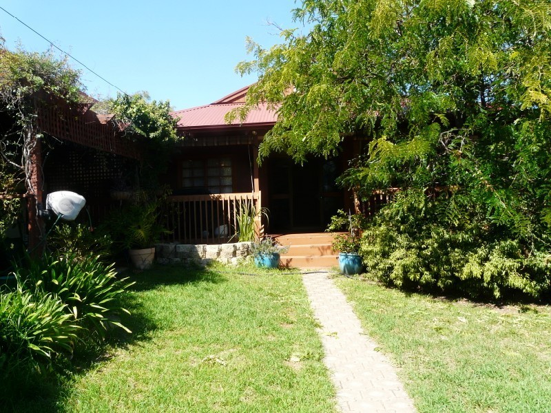 1 Larnoo Street, Hallett Cove SA 5158