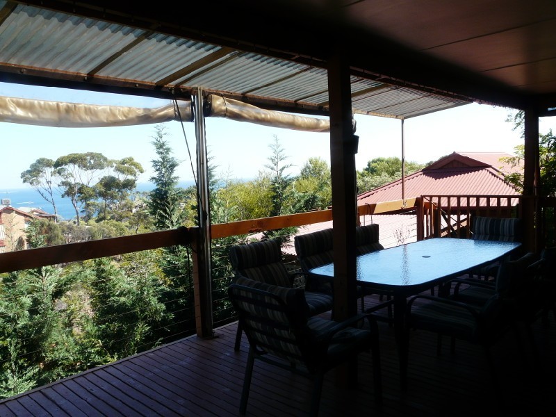 1 Larnoo Street, Hallett Cove SA 5158