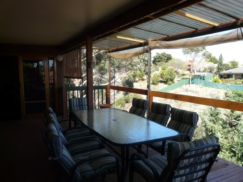 1 Larnoo Street, Hallett Cove SA 5158