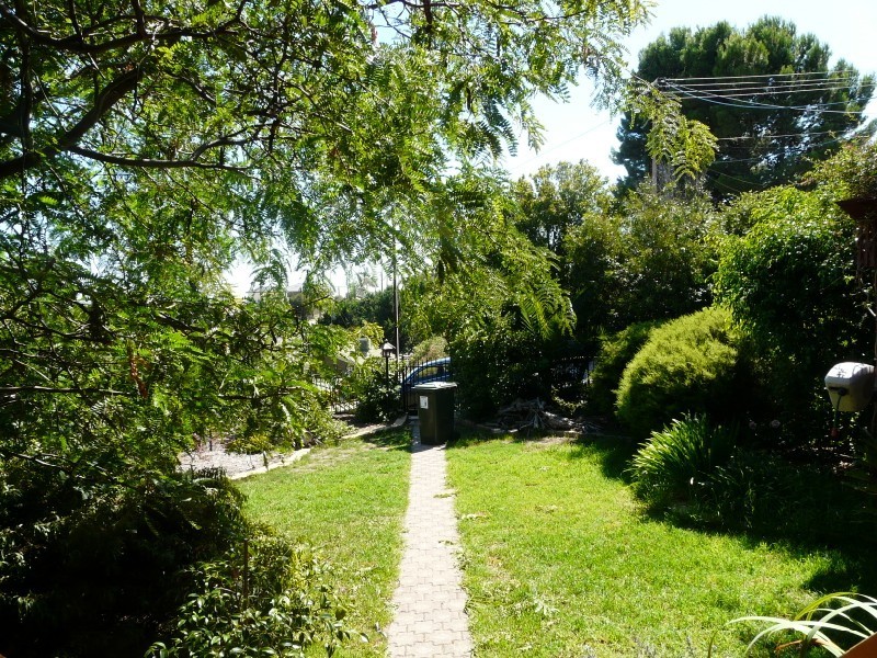 1 Larnoo Street, Hallett Cove SA 5158