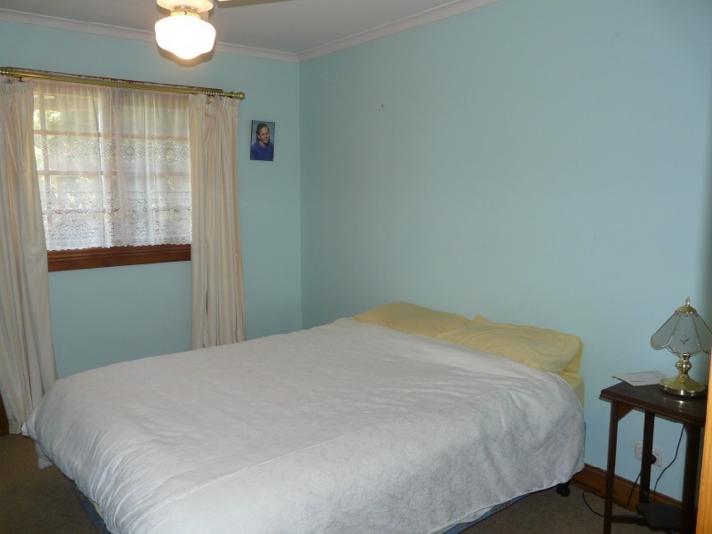 1 Larnoo Street, Hallett Cove SA 5158