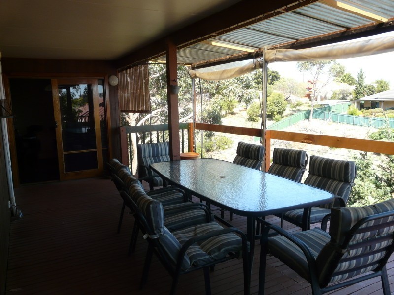 1 Larnoo Street, Hallett Cove SA 5158