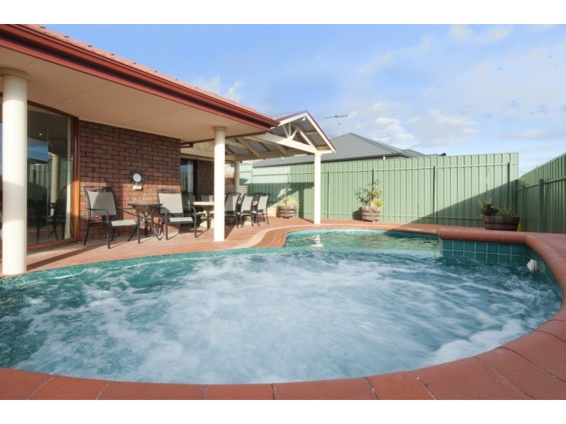 48 Elizabeth Cres, Hallett Cove SA 5158