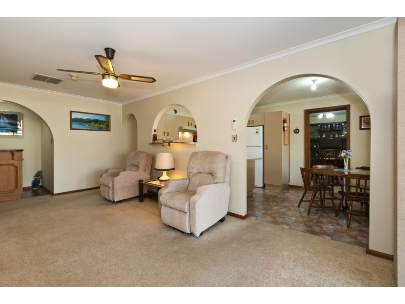 13 St Albans Road, Woodcroft SA 5162