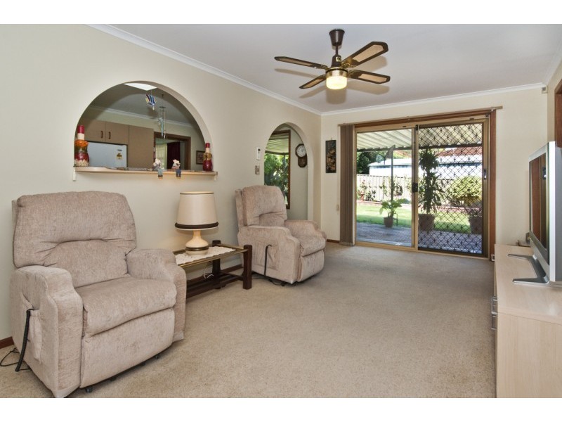 13 St Albans Road, Woodcroft SA 5162