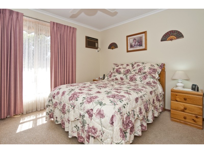 13 St Albans Road, Woodcroft SA 5162