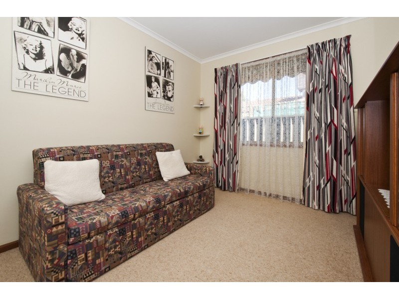 13 St Albans Road, Woodcroft SA 5162