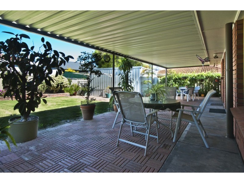 13 St Albans Road, Woodcroft SA 5162