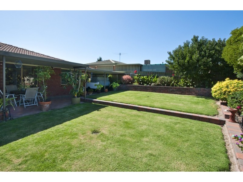 13 St Albans Road, Woodcroft SA 5162
