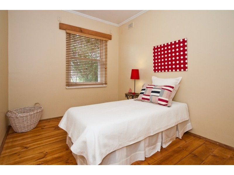 11 Sandison Avenue, Park Holme SA 5043