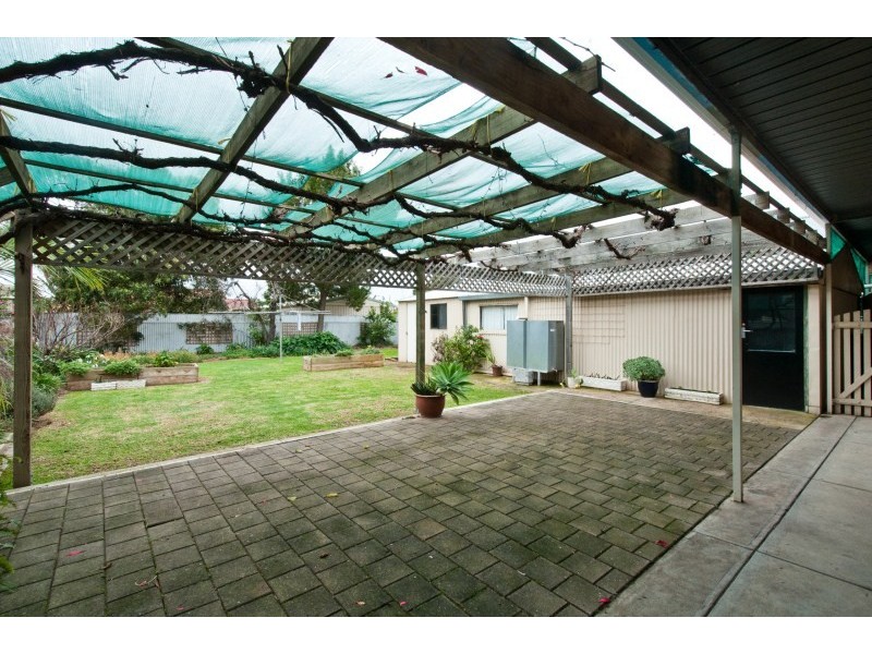 11 Sandison Avenue, Park Holme SA 5043