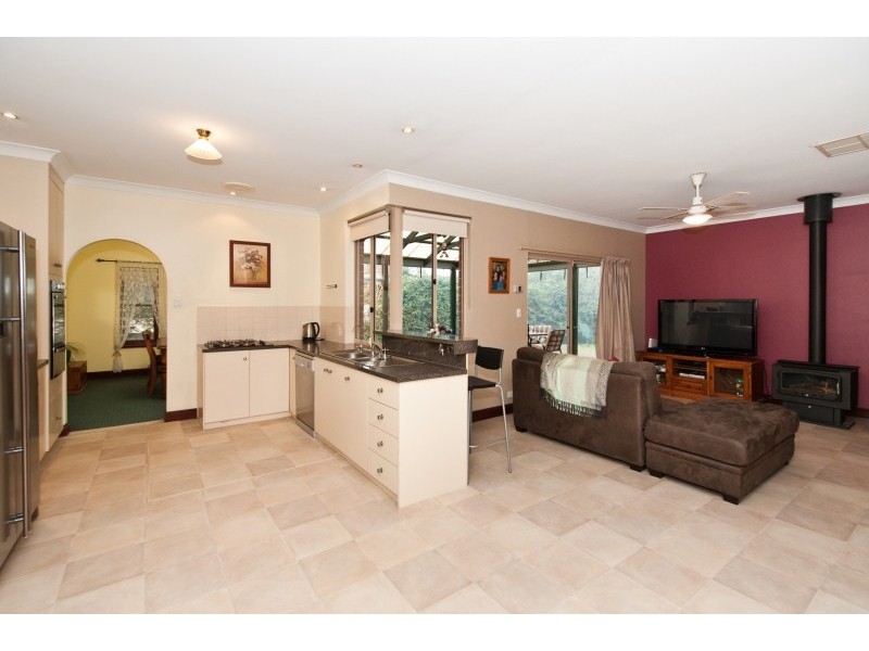 3 Brumby Ct, Woodcroft SA 5162