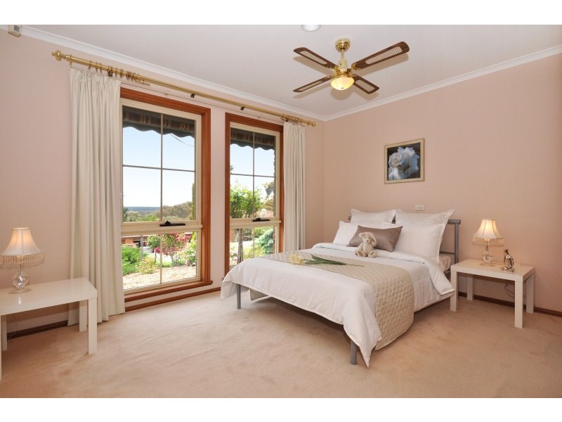 10 Panorama Dr, Aberfoyle Park SA 5159