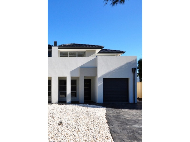 11 Griffiths Drive, Moana SA 5169