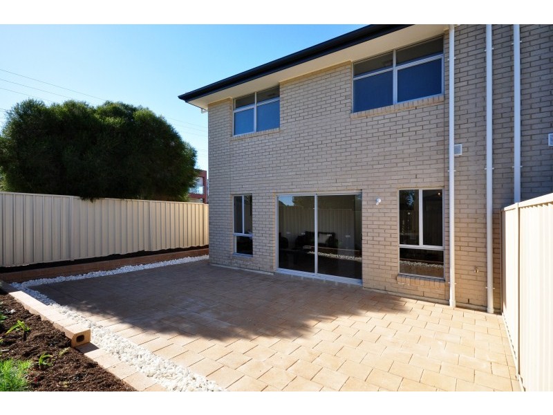 11 Griffiths Drive, Moana SA 5169