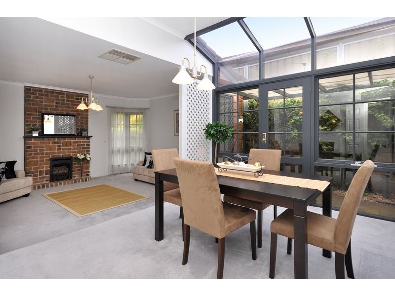 22 Crossdale Dr, Aberfoyle Park SA 5159