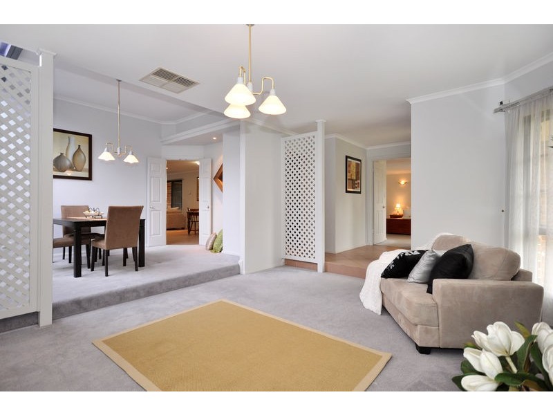 22 Crossdale Dr, Aberfoyle Park SA 5159