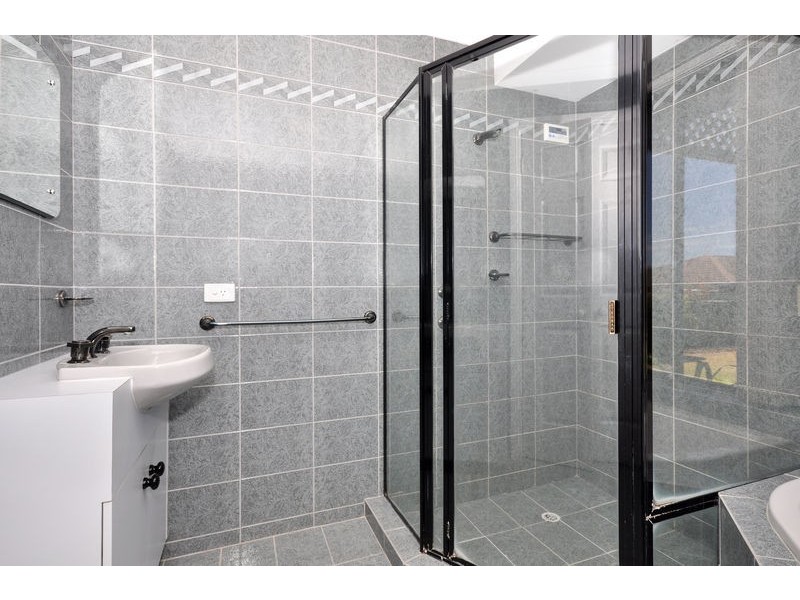 22 Crossdale Dr, Aberfoyle Park SA 5159