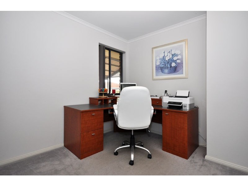 22 Crossdale Dr, Aberfoyle Park SA 5159