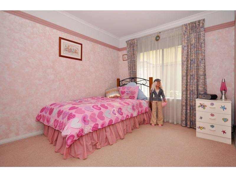 22 Crossdale Dr, Aberfoyle Park SA 5159