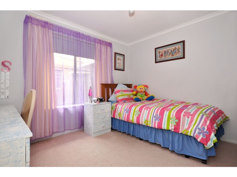 22 Crossdale Dr, Aberfoyle Park SA 5159