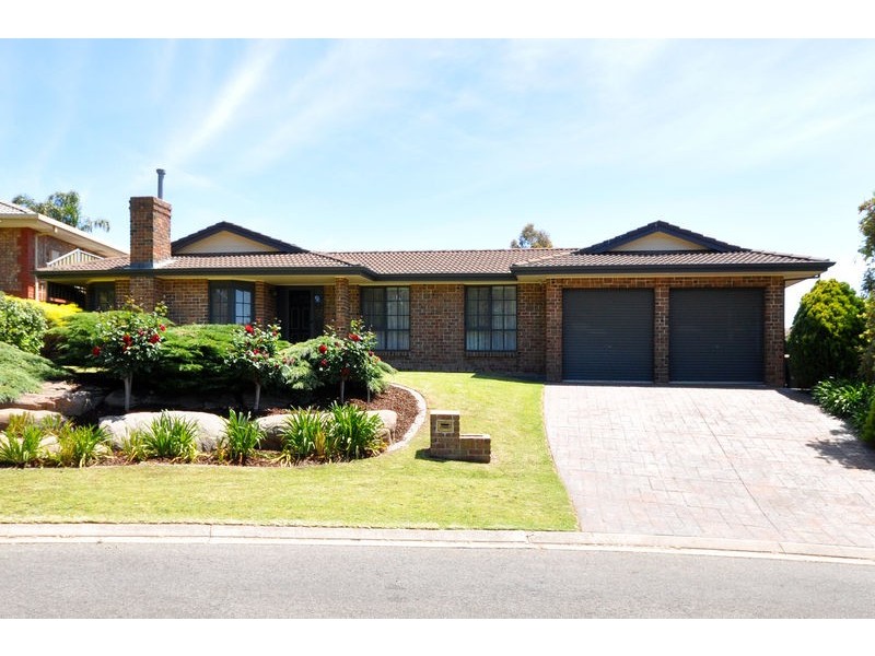 22 Crossdale Dr, Aberfoyle Park SA 5159