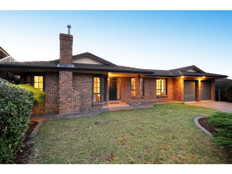 22 Crossdale Dr, Aberfoyle Park SA 5159