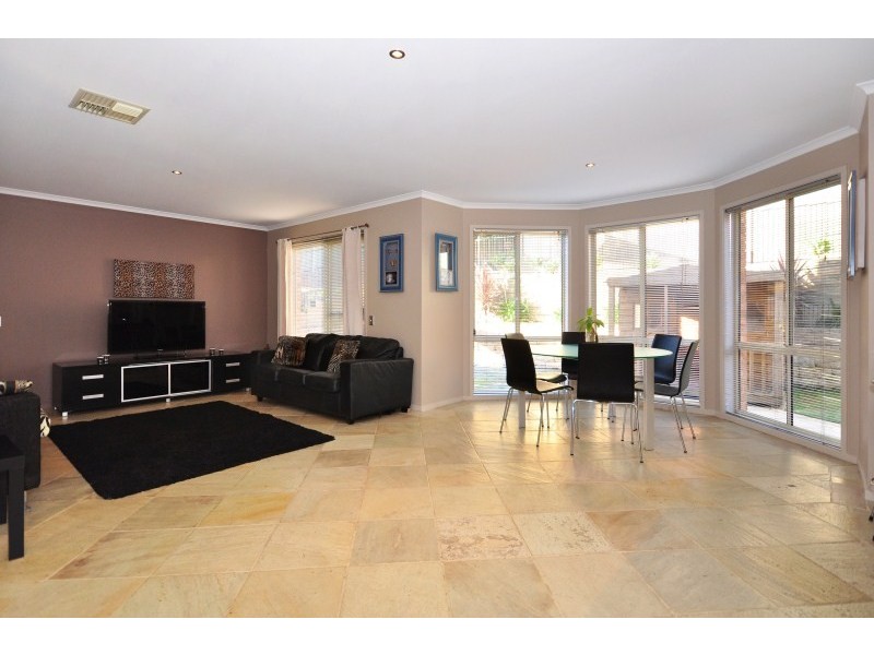 57 The Oaks Pde, Aberfoyle Park SA 5159