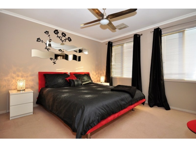 57 The Oaks Pde, Aberfoyle Park SA 5159