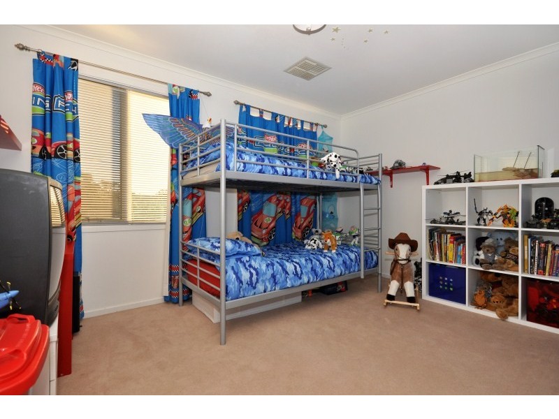 57 The Oaks Pde, Aberfoyle Park SA 5159