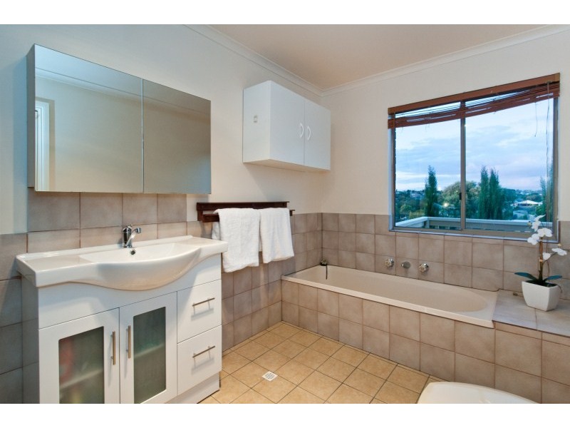 .62 Greenridge Ct, Wynn Vale SA 5127