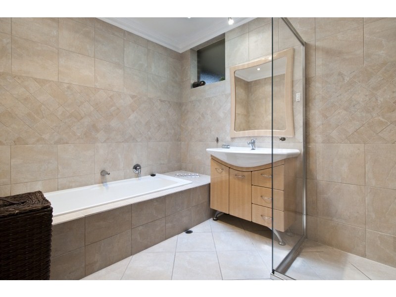 7 Lowanna Rd, Seaview Downs SA 5049