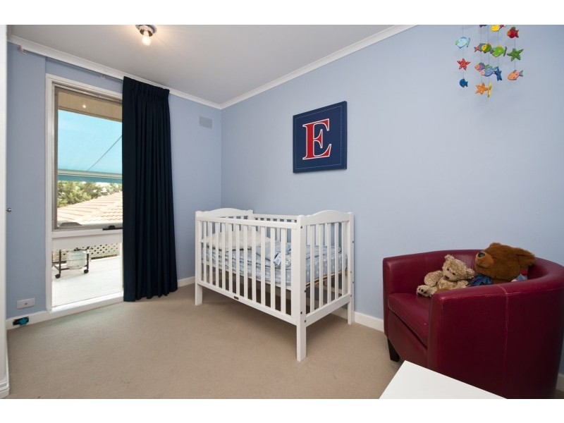 7 Lowanna Rd, Seaview Downs SA 5049
