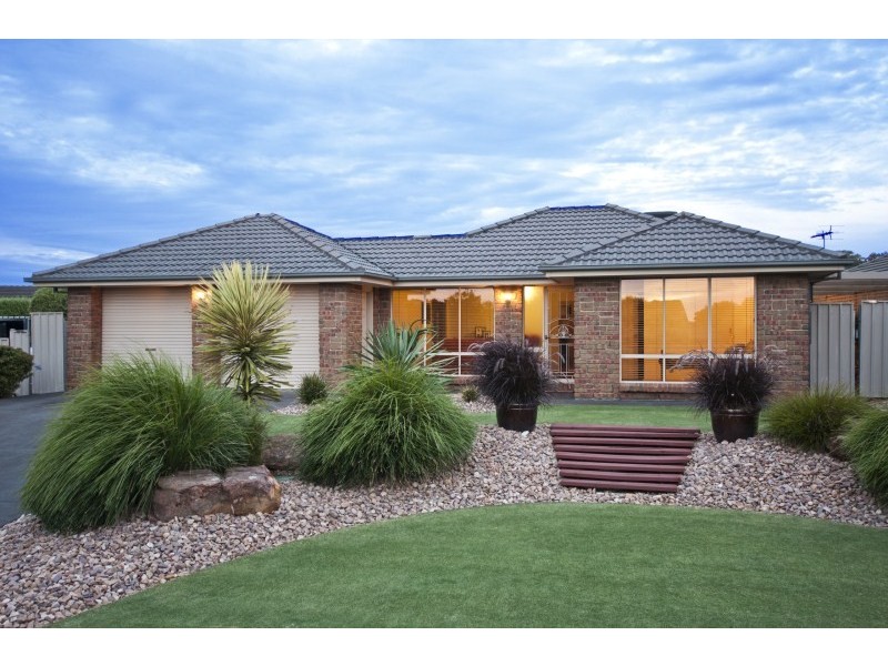 2 Vines Cross Cres, Onkaparinga Hills SA 5163