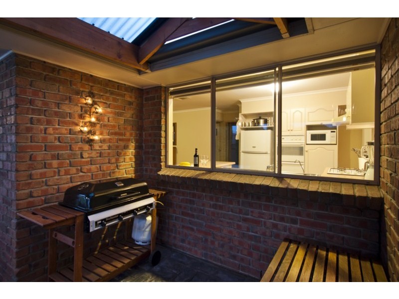 2 Vines Cross Cres, Onkaparinga Hills SA 5163