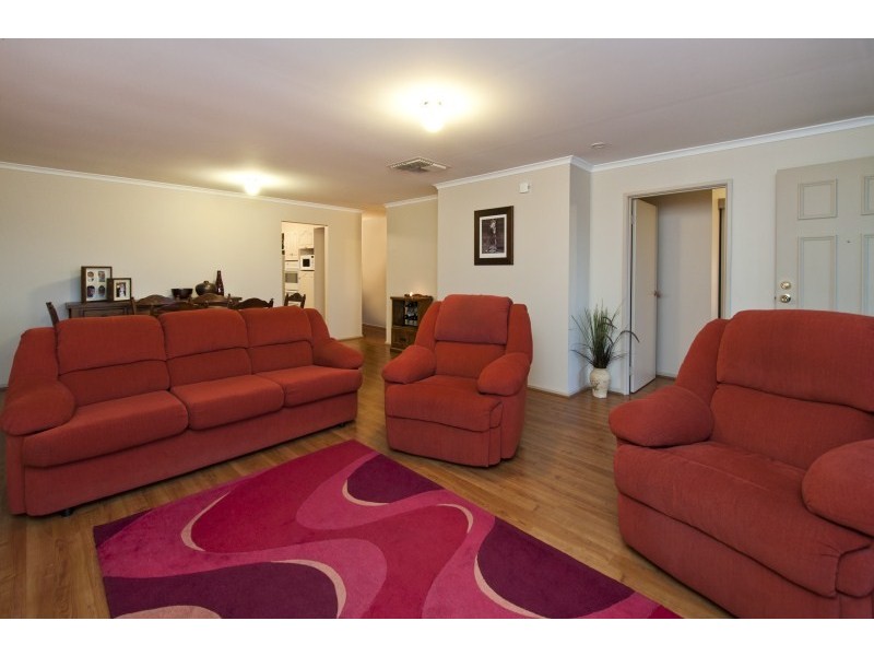 2 Vines Cross Cres, Onkaparinga Hills SA 5163