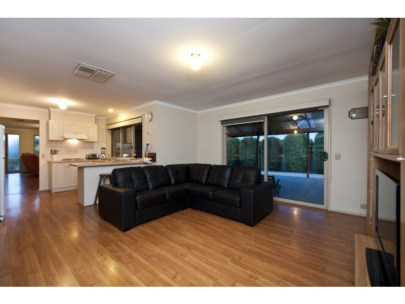 2 Vines Cross Cres, Onkaparinga Hills SA 5163