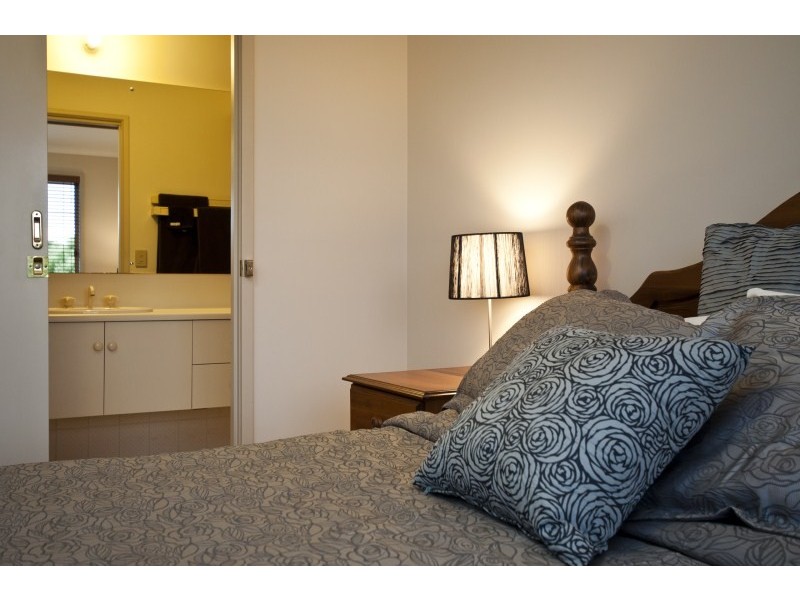 2 Vines Cross Cres, Onkaparinga Hills SA 5163