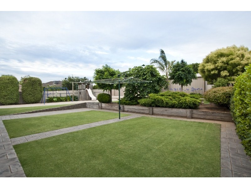 2 Vines Cross Cres, Onkaparinga Hills SA 5163