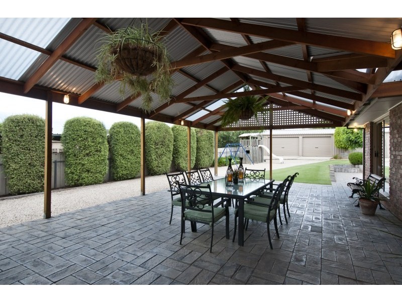 2 Vines Cross Cres, Onkaparinga Hills SA 5163